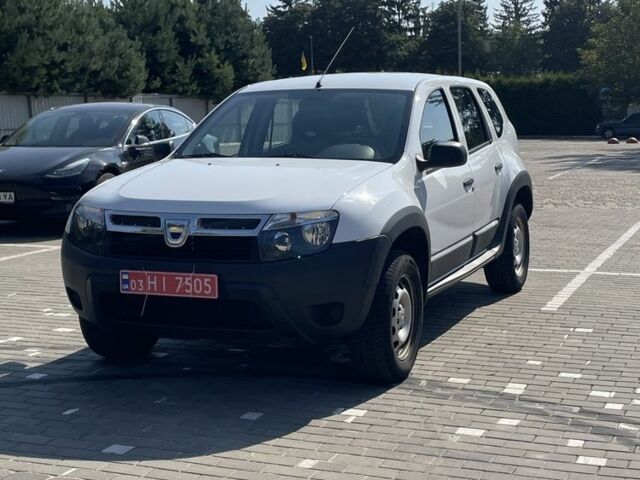 Белый Дачия Duster, объемом двигателя 1.6 л и пробегом 235 тыс. км за 7300 $, фото 2 на Automoto.ua