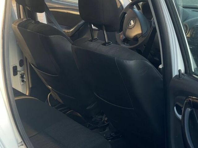 Белый Дачия Duster, объемом двигателя 1.5 л и пробегом 282 тыс. км за 7999 $, фото 6 на Automoto.ua