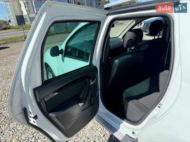 Білий Дачія Duster, об'ємом двигуна 1.46 л та пробігом 241 тис. км за 8900 $, фото 22 на Automoto.ua