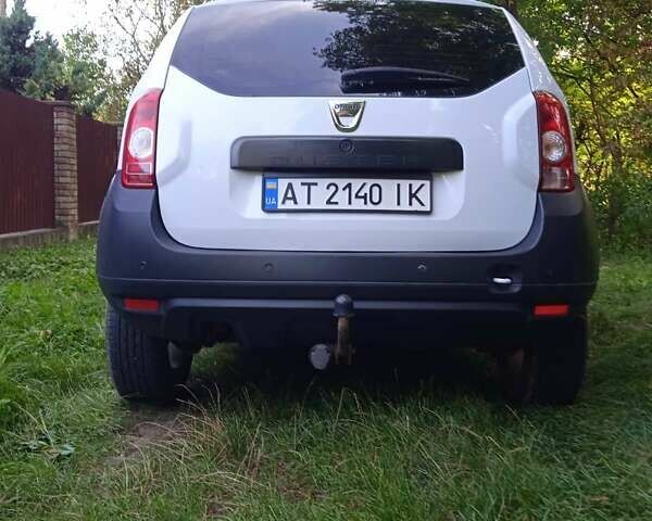 Белый Дачия Duster, объемом двигателя 1.6 л и пробегом 162 тыс. км за 7800 $, фото 1 на Automoto.ua