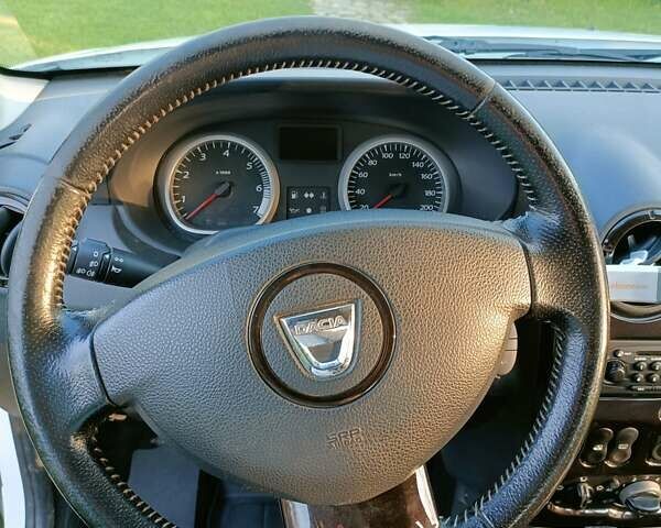 Белый Дачия Duster, объемом двигателя 1.5 л и пробегом 257 тыс. км за 8400 $, фото 12 на Automoto.ua