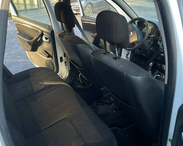 Белый Дачия Duster, объемом двигателя 1.5 л и пробегом 298 тыс. км за 7999 $, фото 9 на Automoto.ua