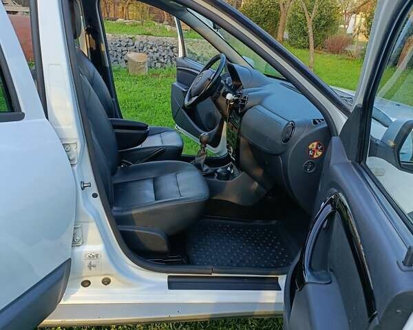 Белый Дачия Duster, объемом двигателя 1.5 л и пробегом 257 тыс. км за 8400 $, фото 18 на Automoto.ua