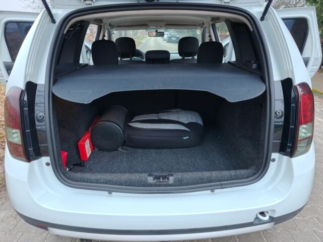 Белый Дачия Duster, объемом двигателя 0 л и пробегом 234 тыс. км за 5500 $, фото 6 на Automoto.ua