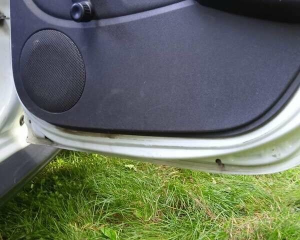 Белый Дачия Duster, объемом двигателя 1.6 л и пробегом 162 тыс. км за 7800 $, фото 28 на Automoto.ua