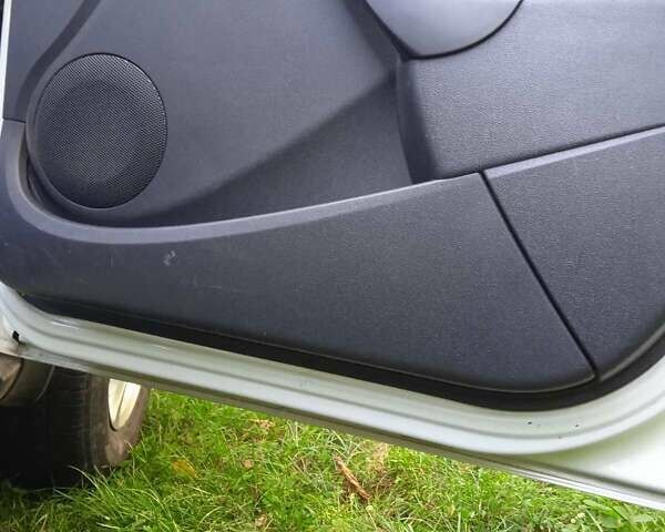 Белый Дачия Duster, объемом двигателя 1.6 л и пробегом 162 тыс. км за 7800 $, фото 27 на Automoto.ua