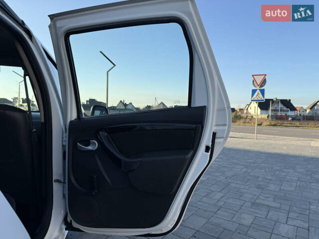 Білий Дачія Duster, об'ємом двигуна 1.6 л та пробігом 153 тис. км за 8999 $, фото 29 на Automoto.ua