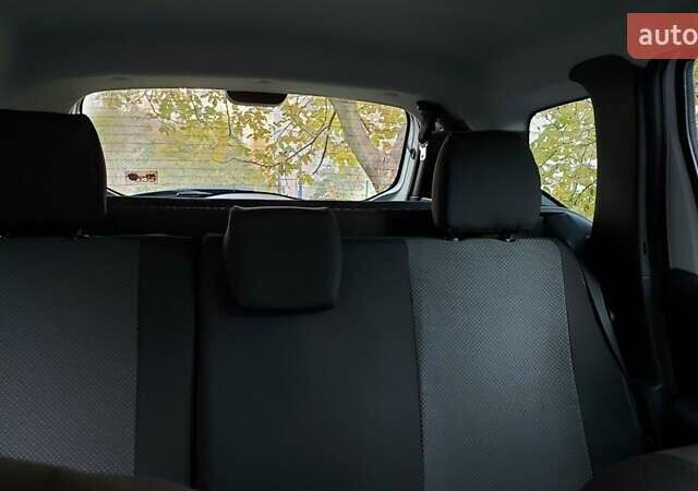 Дачия Duster 2011 в Тернополе на Automoto.ua Белый Дачия Duster, объемом двигателя 1.46 л и пробегом 179 тыс. км за 9900 $, фото 10 на Automoto.ua