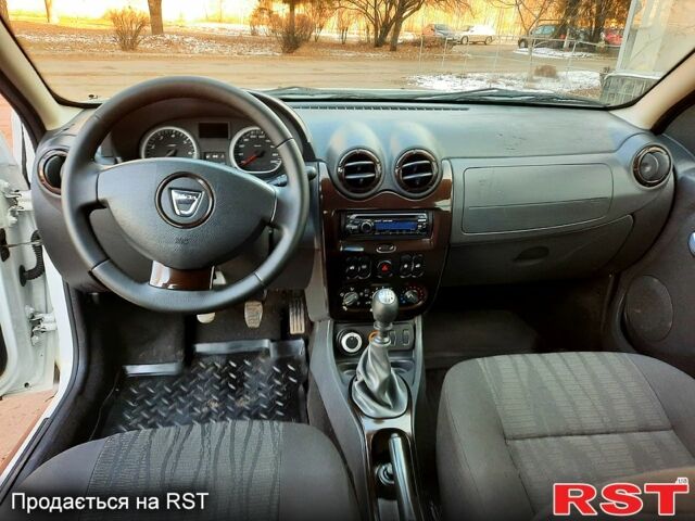Белый Дачия Duster, объемом двигателя 16 л и пробегом 182 тыс. км за 8700 $, фото 9 на Automoto.ua