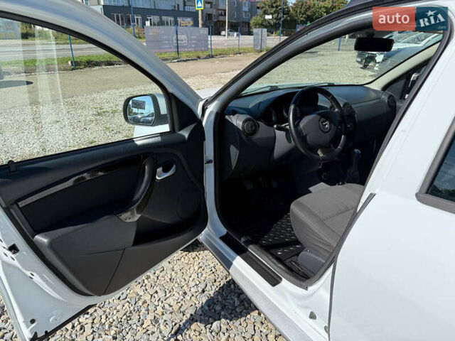 Білий Дачія Duster, об'ємом двигуна 1.46 л та пробігом 241 тис. км за 8900 $, фото 12 на Automoto.ua