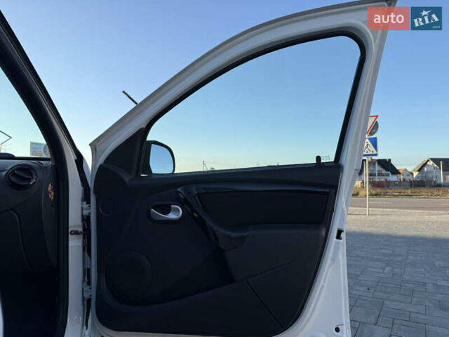 Білий Дачія Duster, об'ємом двигуна 1.6 л та пробігом 153 тис. км за 8999 $, фото 40 на Automoto.ua