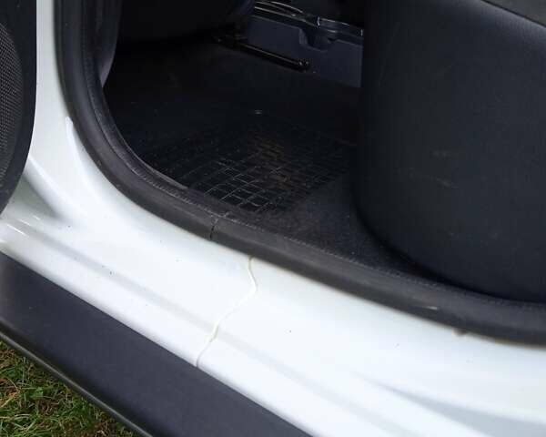 Белый Дачия Duster, объемом двигателя 1.6 л и пробегом 162 тыс. км за 7800 $, фото 9 на Automoto.ua