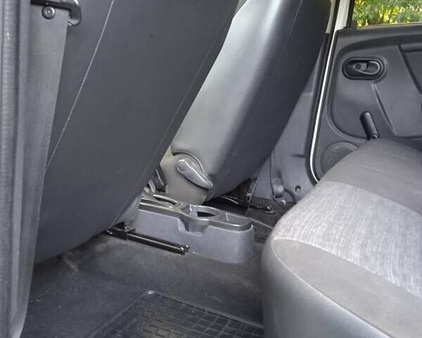 Белый Дачия Duster, объемом двигателя 1.6 л и пробегом 162 тыс. км за 7800 $, фото 10 на Automoto.ua