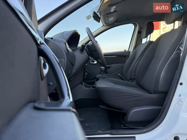 Білий Дачія Duster, об'ємом двигуна 1.6 л та пробігом 153 тис. км за 8999 $, фото 51 на Automoto.ua