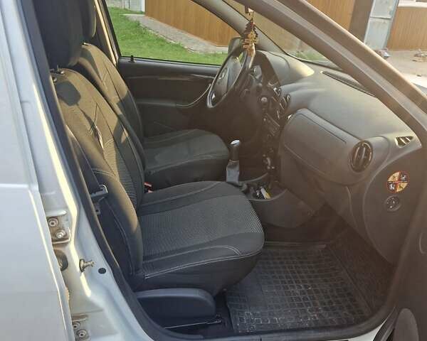Білий Дачія Duster, об'ємом двигуна 1.6 л та пробігом 130 тис. км за 9200 $, фото 7 на Automoto.ua