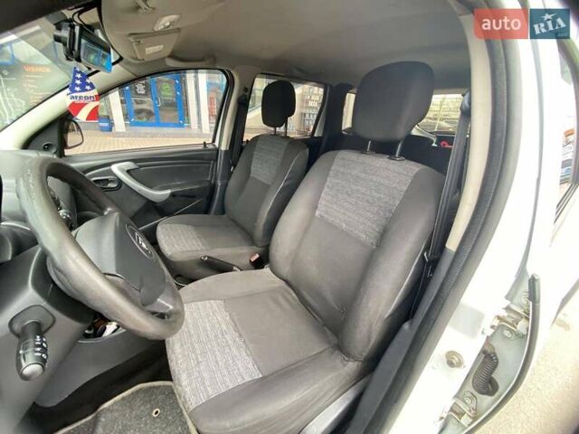 Білий Дачія Duster, об'ємом двигуна 1.46 л та пробігом 197 тис. км за 8400 $, фото 14 на Automoto.ua