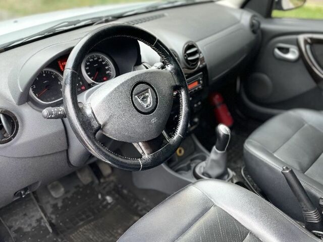 Белый Дачия Duster, объемом двигателя 1.5 л и пробегом 238 тыс. км за 7300 $, фото 3 на Automoto.ua