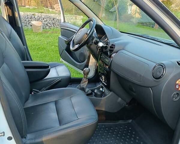 Белый Дачия Duster, объемом двигателя 1.5 л и пробегом 257 тыс. км за 8400 $, фото 17 на Automoto.ua
