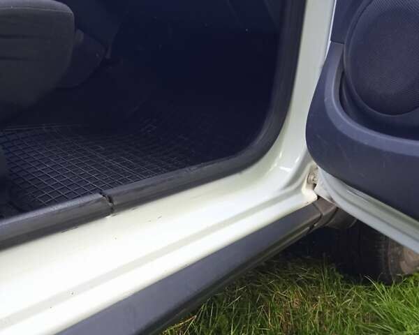 Белый Дачия Duster, объемом двигателя 1.6 л и пробегом 162 тыс. км за 7800 $, фото 20 на Automoto.ua