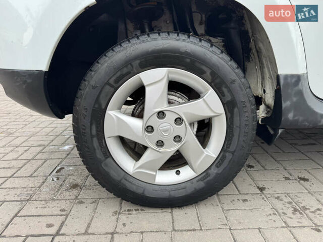 Белый Дачия Duster, объемом двигателя 1.6 л и пробегом 168 тыс. км за 8900 $, фото 15 на Automoto.ua