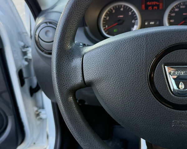 Білий Дачія Duster, об'ємом двигуна 1.6 л та пробігом 153 тис. км за 8999 $, фото 55 на Automoto.ua