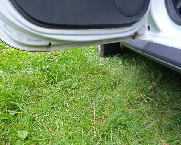 Белый Дачия Duster, объемом двигателя 1.6 л и пробегом 162 тыс. км за 7800 $, фото 26 на Automoto.ua