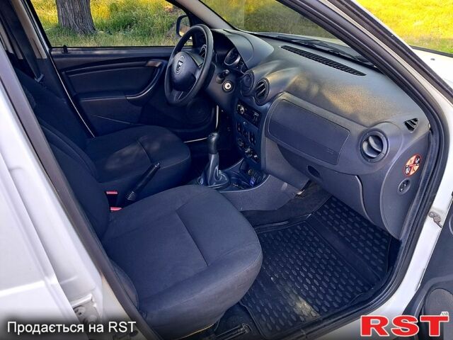 Белый Дачия Duster, объемом двигателя 1.6 л и пробегом 170 тыс. км за 8000 $, фото 12 на Automoto.ua