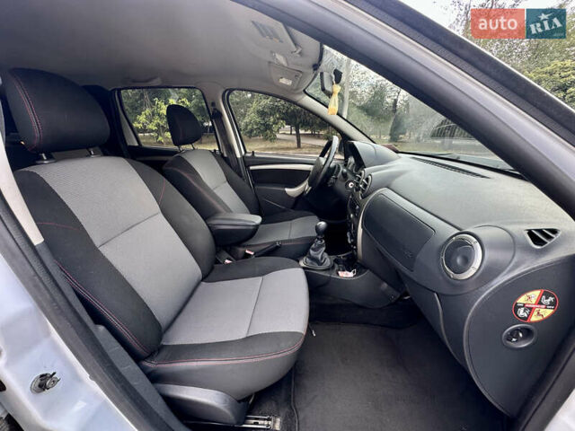 Белый Дачия Duster, объемом двигателя 1.5 л и пробегом 212 тыс. км за 8500 $, фото 6 на Automoto.ua