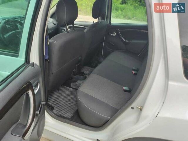 Белый Дачия Duster, объемом двигателя 1.5 л и пробегом 166 тыс. км за 9000 $, фото 7 на Automoto.ua