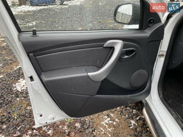 Білий Дачія Duster, об'ємом двигуна 1.6 л та пробігом 233 тис. км за 7100 $, фото 11 на Automoto.ua