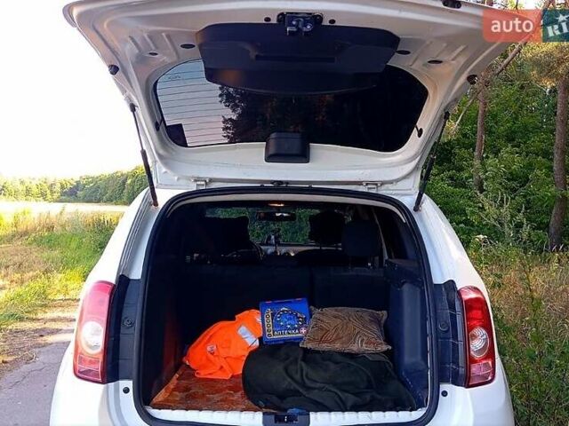 Белый Дачия Duster, объемом двигателя 1.6 л и пробегом 205 тыс. км за 8150 $, фото 4 на Automoto.ua