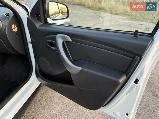 Білий Дачія Duster, об'ємом двигуна 1.5 л та пробігом 182 тис. км за 8999 $, фото 31 на Automoto.ua