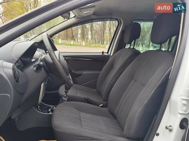 Белый Дачия Duster, объемом двигателя 1.5 л и пробегом 168 тыс. км за 10700 $, фото 43 на Automoto.ua