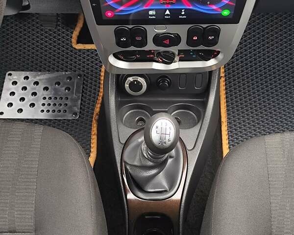 Белый Дачия Duster, объемом двигателя 1.5 л и пробегом 168 тыс. км за 10700 $, фото 17 на Automoto.ua