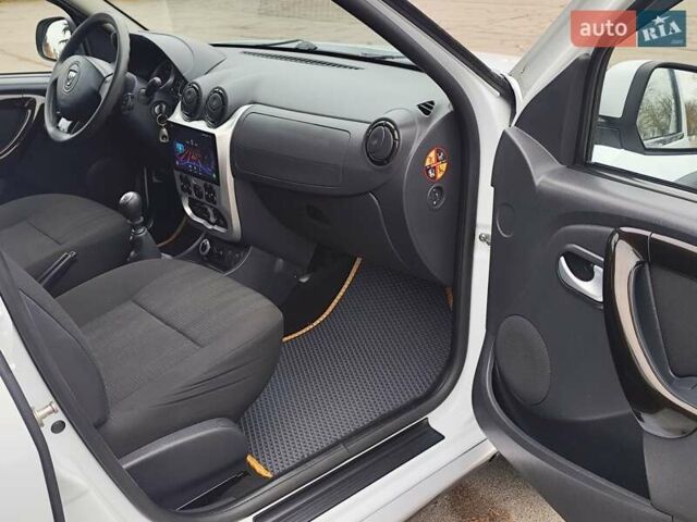 Белый Дачия Duster, объемом двигателя 1.5 л и пробегом 168 тыс. км за 10700 $, фото 44 на Automoto.ua