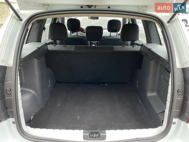 Білий Дачія Duster, об'ємом двигуна 1.6 л та пробігом 233 тис. км за 7100 $, фото 16 на Automoto.ua
