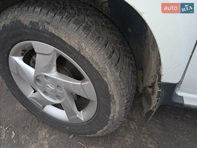 Білий Дачія Duster, об'ємом двигуна 1.6 л та пробігом 180 тис. км за 8200 $, фото 2 на Automoto.ua
