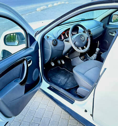 Белый Дачия Duster, объемом двигателя 1.5 л и пробегом 200 тыс. км за 8999 $, фото 15 на Automoto.ua