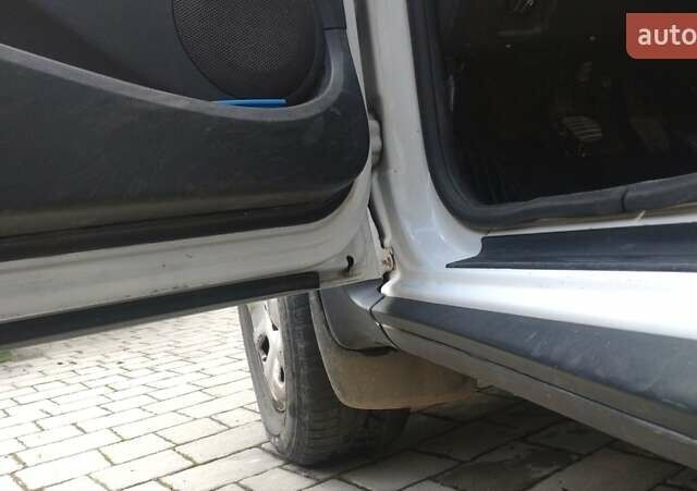 Білий Дачія Duster, об'ємом двигуна 1.6 л та пробігом 178 тис. км за 8800 $, фото 14 на Automoto.ua