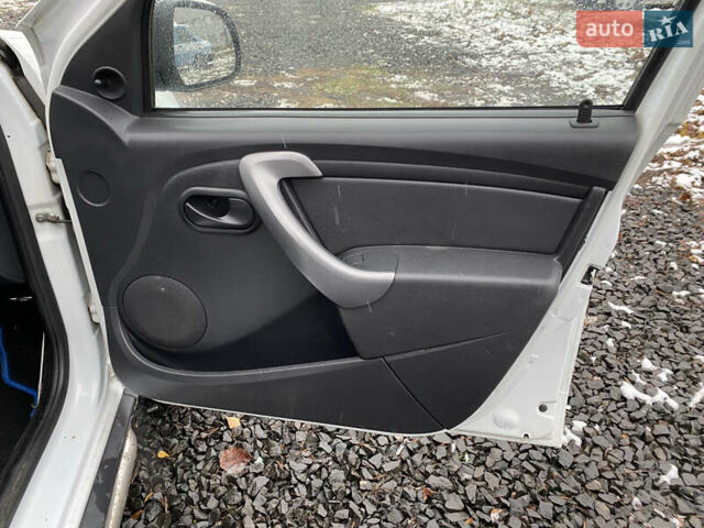Білий Дачія Duster, об'ємом двигуна 1.6 л та пробігом 233 тис. км за 7100 $, фото 12 на Automoto.ua