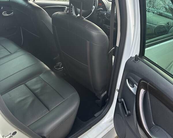 Белый Дачия Duster, объемом двигателя 1.5 л и пробегом 168 тыс. км за 8350 $, фото 15 на Automoto.ua