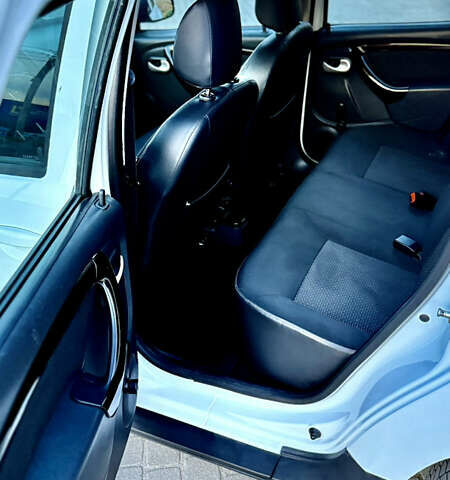 Белый Дачия Duster, объемом двигателя 1.5 л и пробегом 200 тыс. км за 8999 $, фото 24 на Automoto.ua
