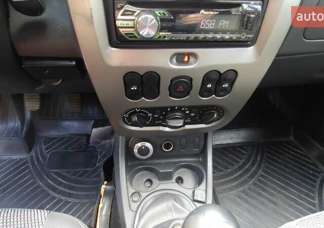 Білий Дачія Duster, об'ємом двигуна 1.6 л та пробігом 178 тис. км за 8800 $, фото 9 на Automoto.ua