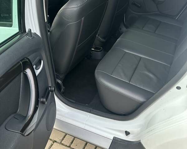 Белый Дачия Duster, объемом двигателя 1.5 л и пробегом 168 тыс. км за 8350 $, фото 18 на Automoto.ua