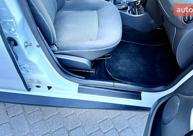Белый Дачия Duster, объемом двигателя 1.5 л и пробегом 200 тыс. км за 8999 $, фото 39 на Automoto.ua
