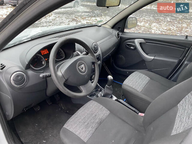 Білий Дачія Duster, об'ємом двигуна 1.6 л та пробігом 233 тис. км за 7100 $, фото 10 на Automoto.ua