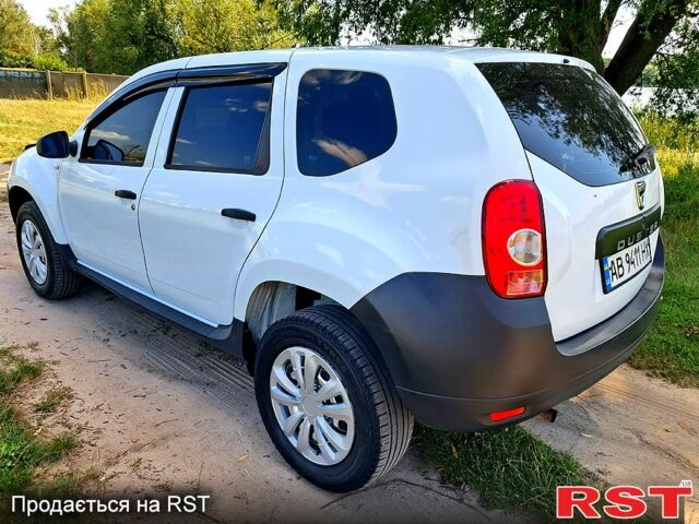 Белый Дачия Duster, объемом двигателя 1.6 л и пробегом 170 тыс. км за 8000 $, фото 4 на Automoto.ua
