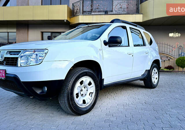 Белый Дачия Duster, объемом двигателя 1.5 л и пробегом 200 тыс. км за 8999 $, фото 3 на Automoto.ua