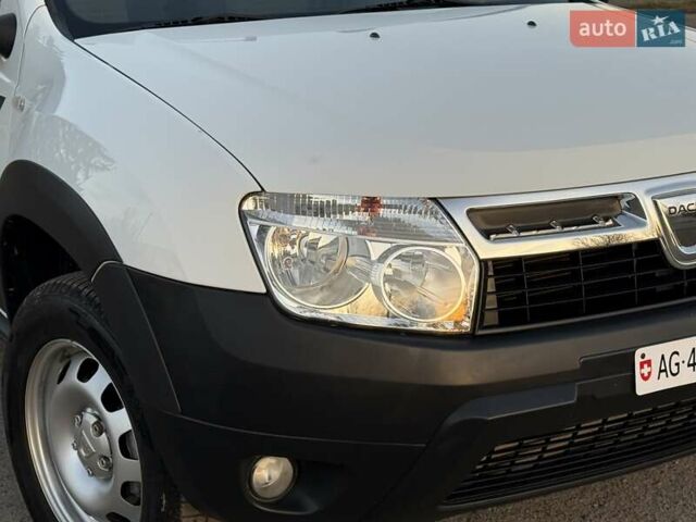 Білий Дачія Duster, об'ємом двигуна 1.5 л та пробігом 182 тис. км за 8999 $, фото 2 на Automoto.ua