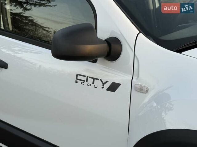 Білий Дачія Duster, об'ємом двигуна 1.5 л та пробігом 182 тис. км за 8999 $, фото 5 на Automoto.ua